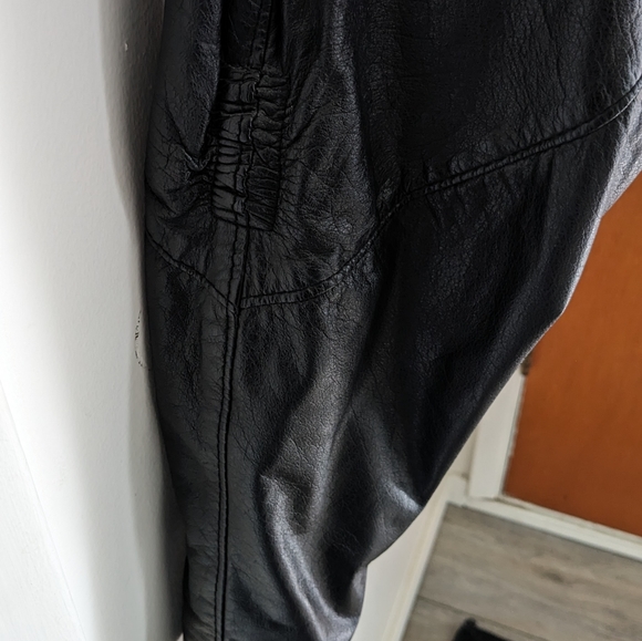 Vintage leather jacket from 1988 originally bought  leather ranch in Calgary - Picture 3 of 6